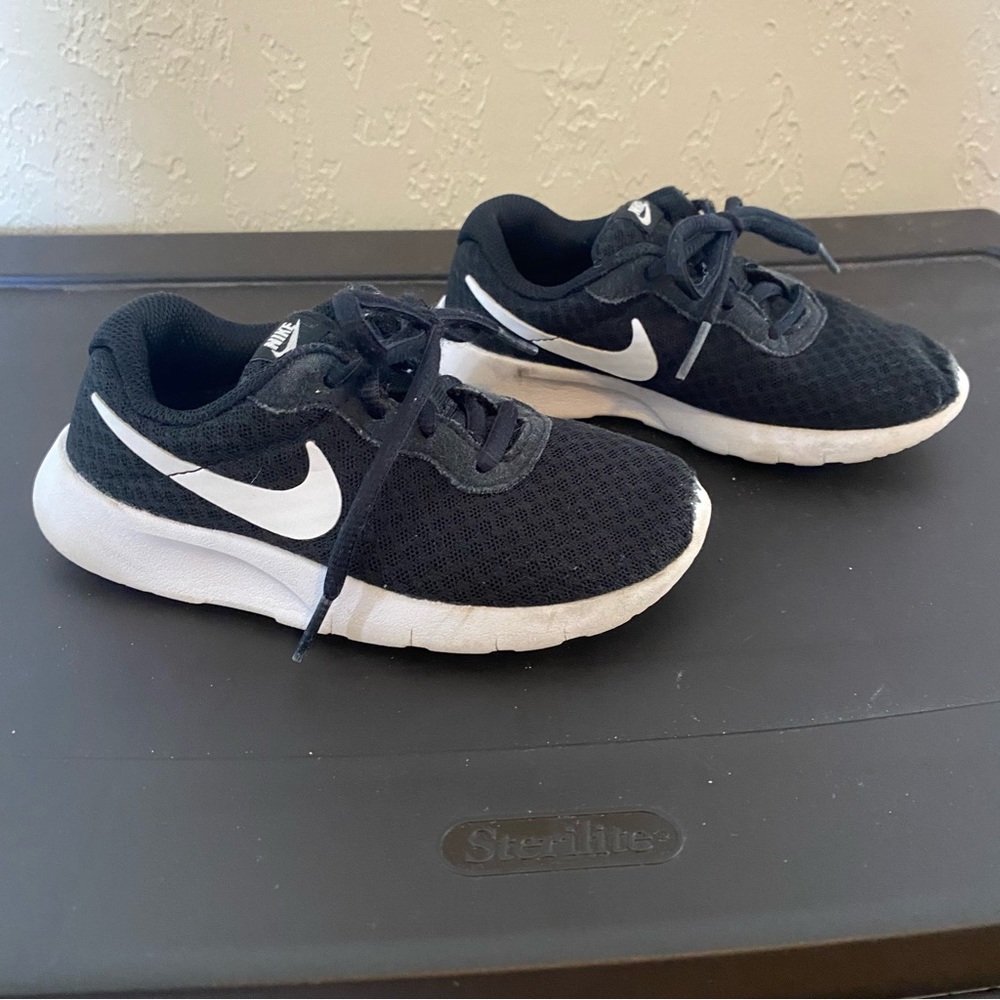 Toddler Nike lace up shoes